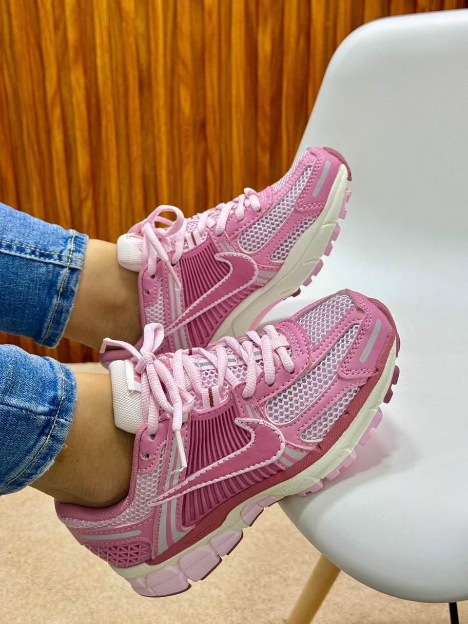 NIKE ZOOM VOMERO 5 ROSADO