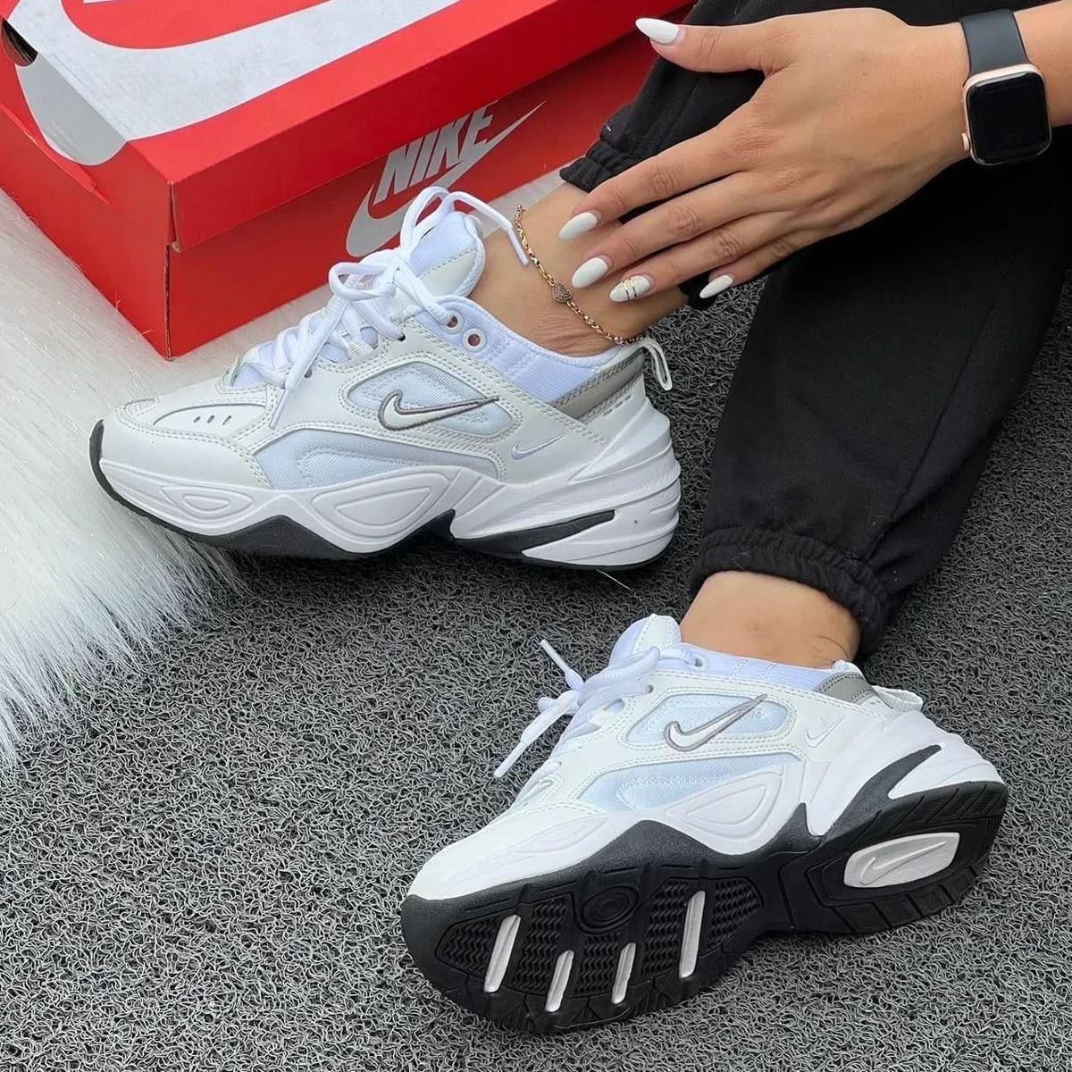 NIKE TEKNO BLANCO/GRIS