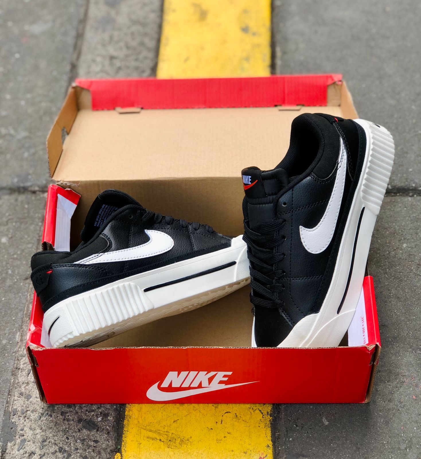 NIKE LEGACY LIFT COURT NEGRO BLANCO
