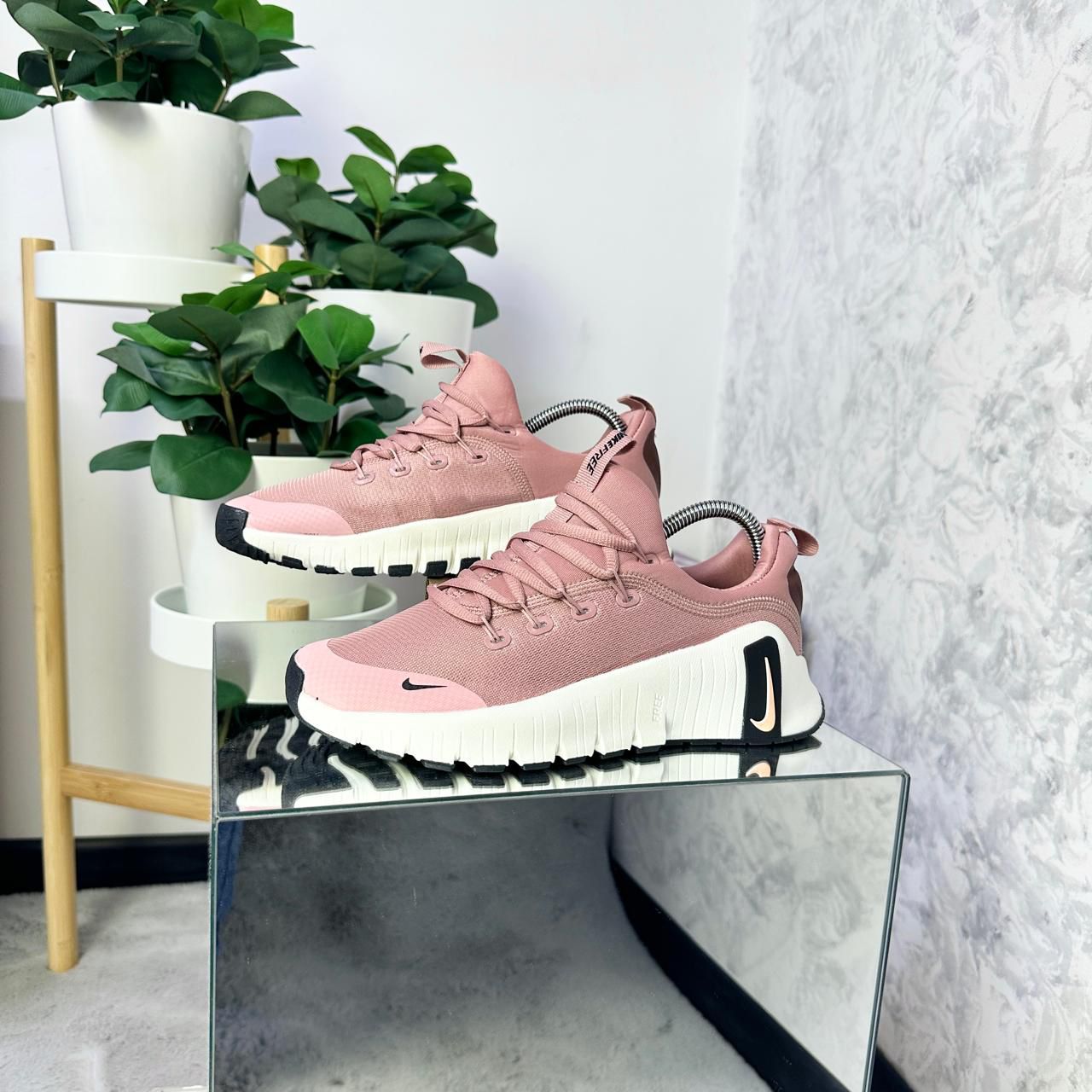 NIKE FREE METCON 6 ROSADO/BLANCO