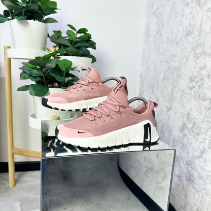 NIKE FREE METCON 6 ROSADO/BLANCO