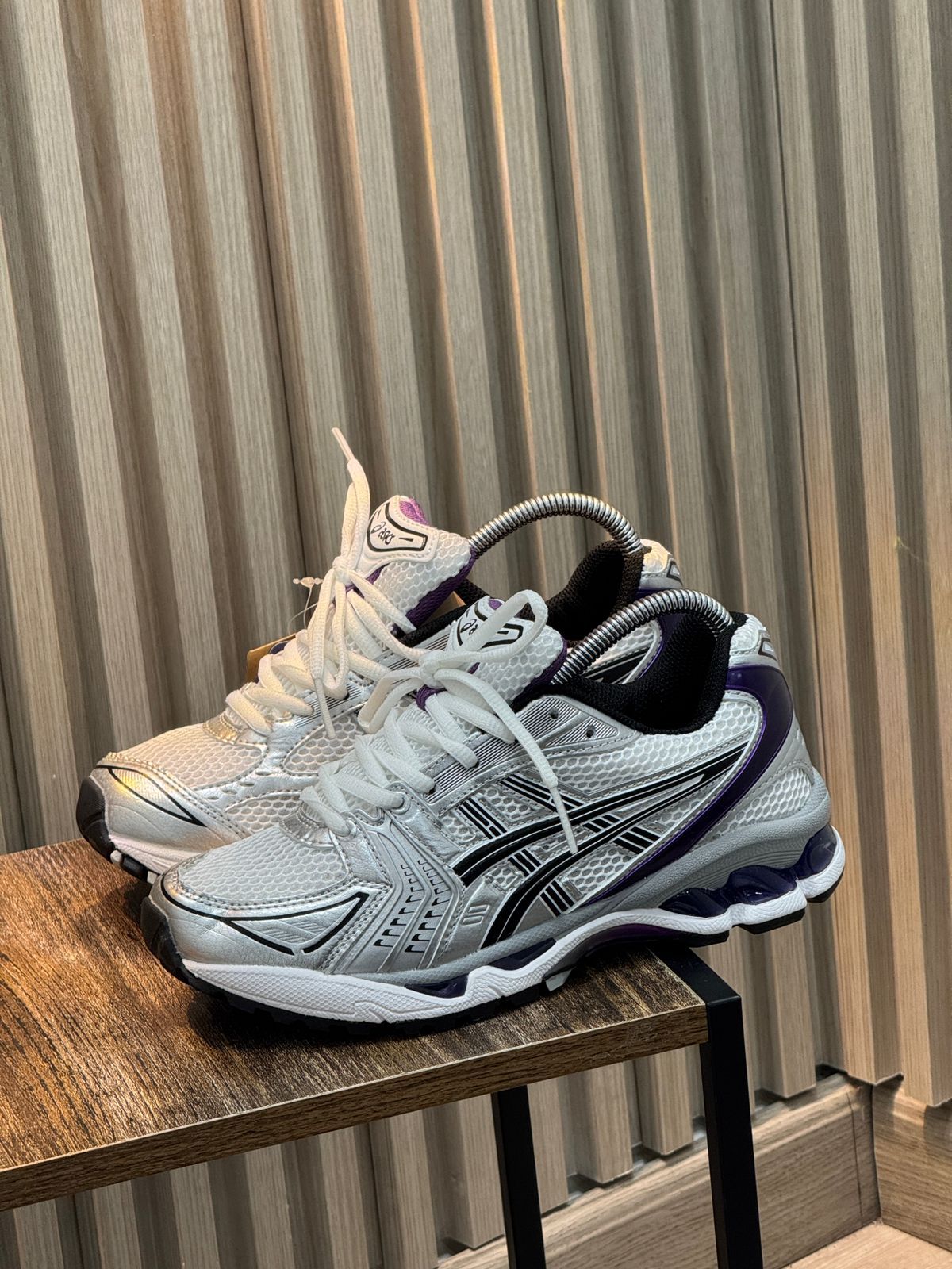 ASICS GEL KAYANO 14 UVA OSCURA