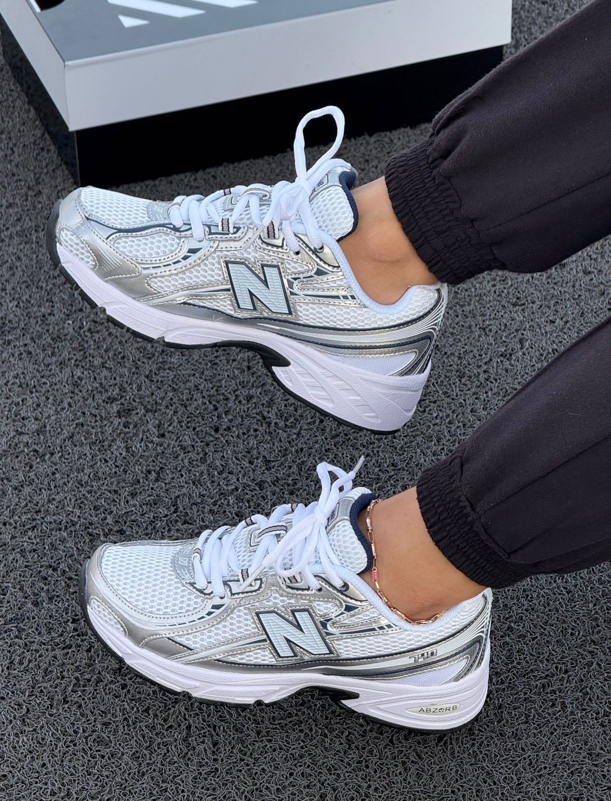 NEW BALANCE 740