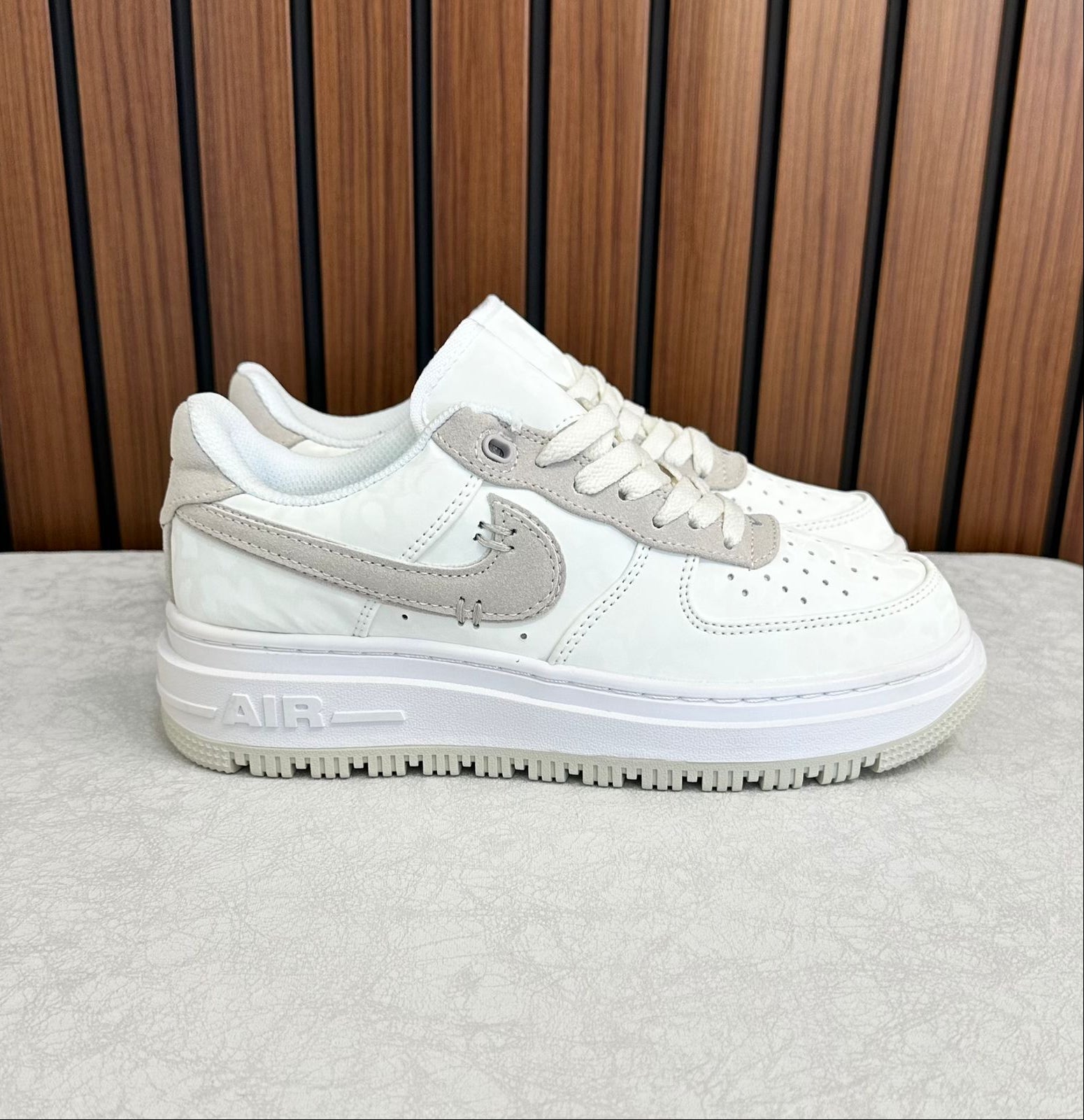 NIKE AF1 AIR FORCE 1 ONE LUXE