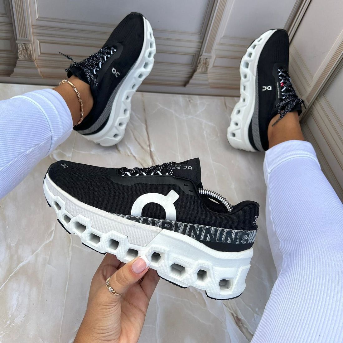 ON RUNNING CLOUDTEC NEGRO/BLANCO