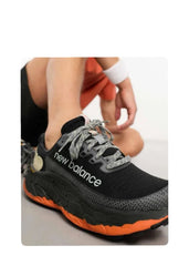 NEW BALANCE FRESH FOAM NEGRO - NARANJA