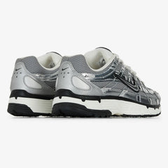 NIKE P6000 PLATEADO