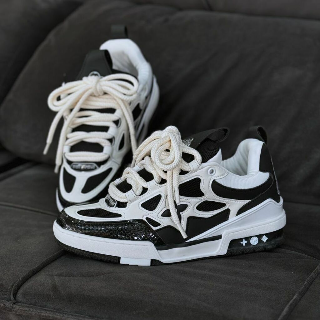 LOUIS VUITTON NEGRA BLANCA